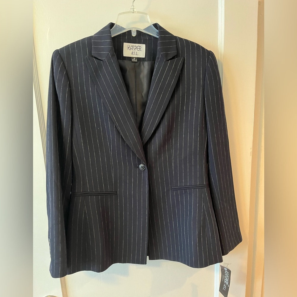 NWT Vintage Kasper for A.S.L. 2-piece pinstripe suit. Size 6.